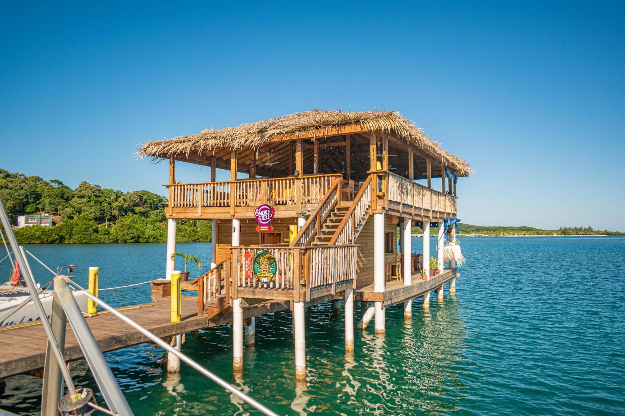Wikkid Resort Dixon Cove Extérieur photo