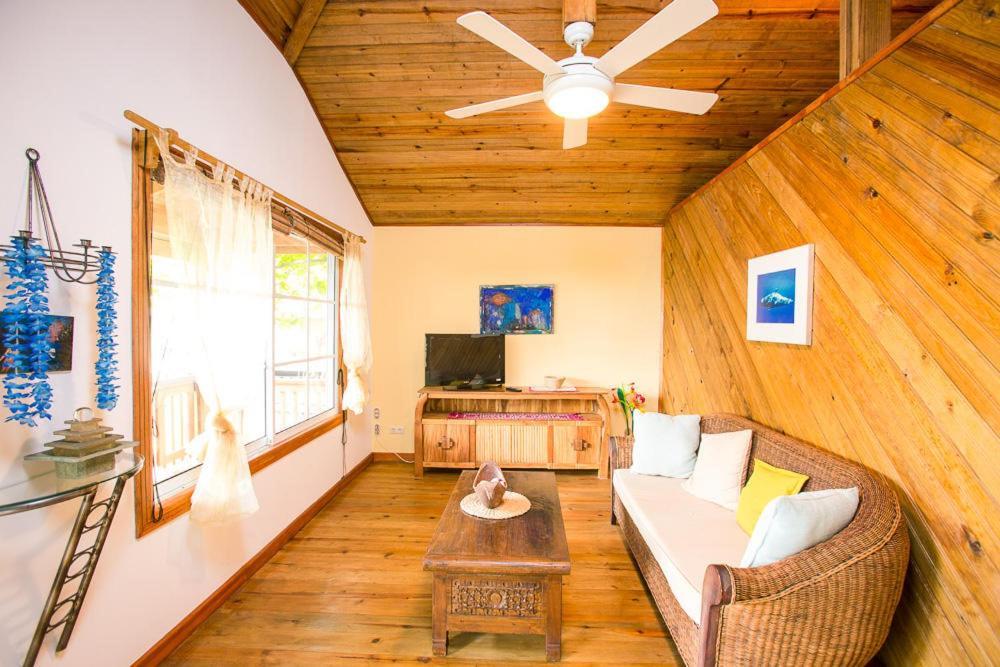 Wikkid Resort Dixon Cove Extérieur photo