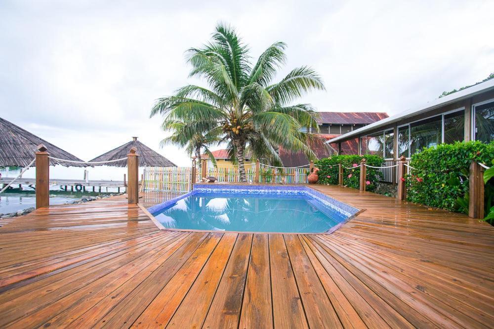 Wikkid Resort Dixon Cove Extérieur photo