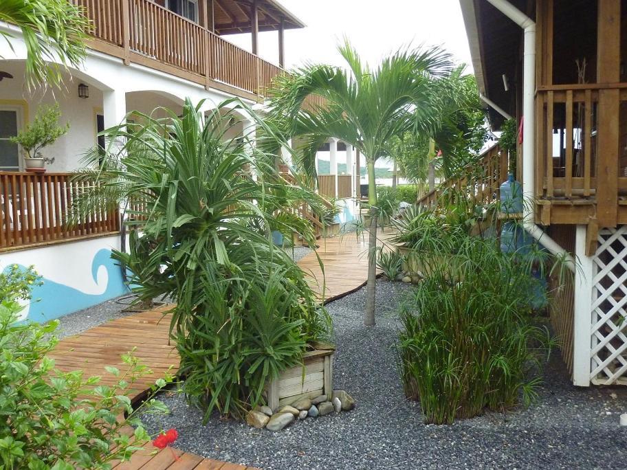 Wikkid Resort Dixon Cove Extérieur photo