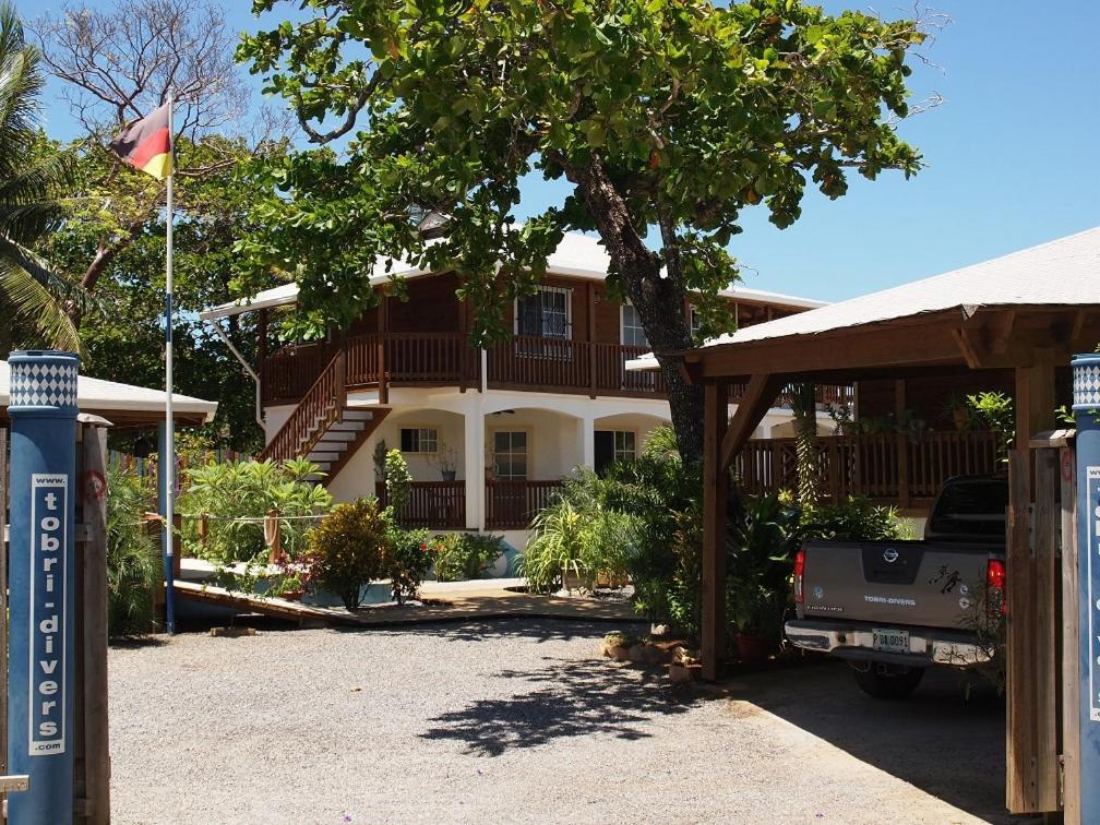 Wikkid Resort Dixon Cove Extérieur photo