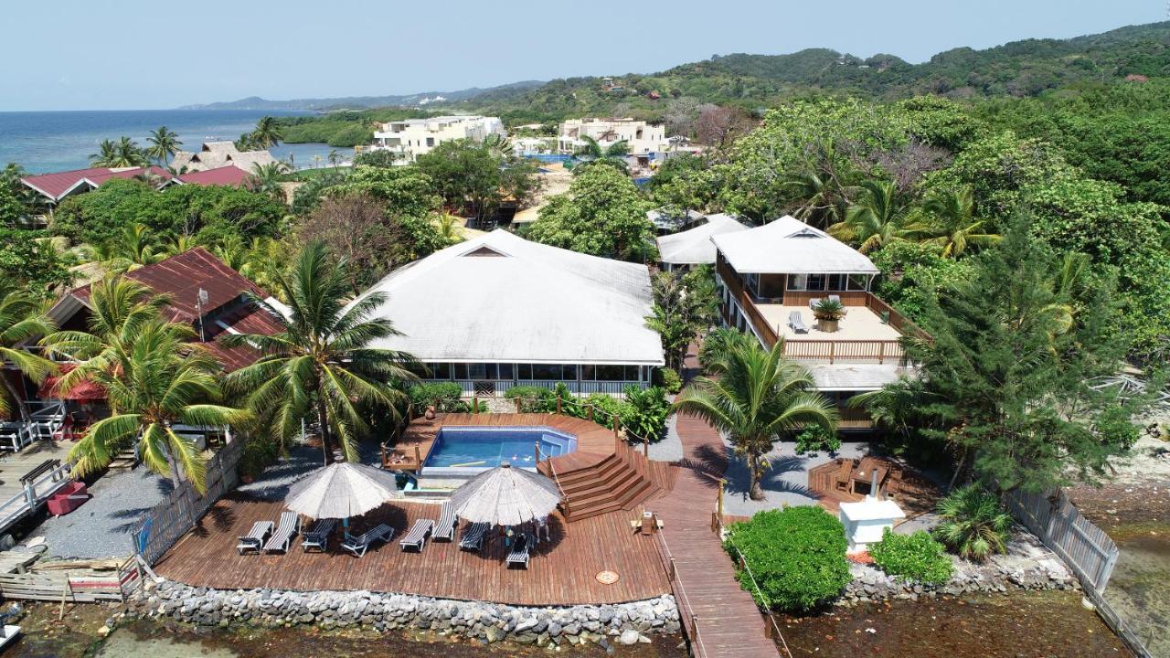 Wikkid Resort Dixon Cove Extérieur photo