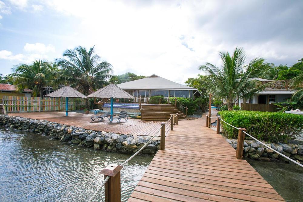 Wikkid Resort Dixon Cove Extérieur photo