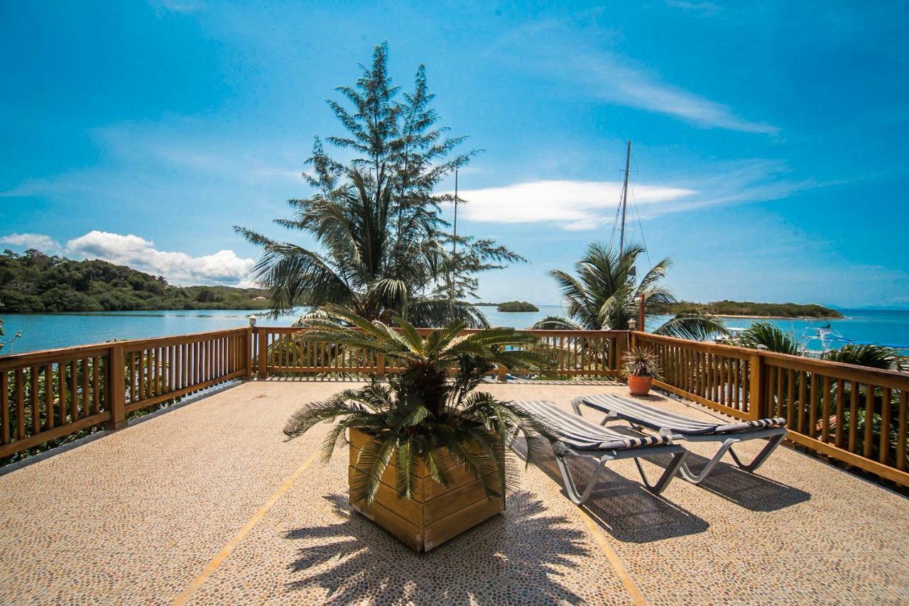 Wikkid Resort Dixon Cove Extérieur photo