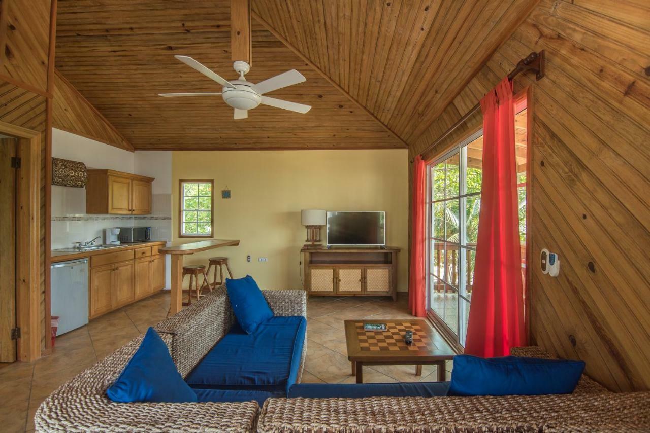 Wikkid Resort Dixon Cove Extérieur photo